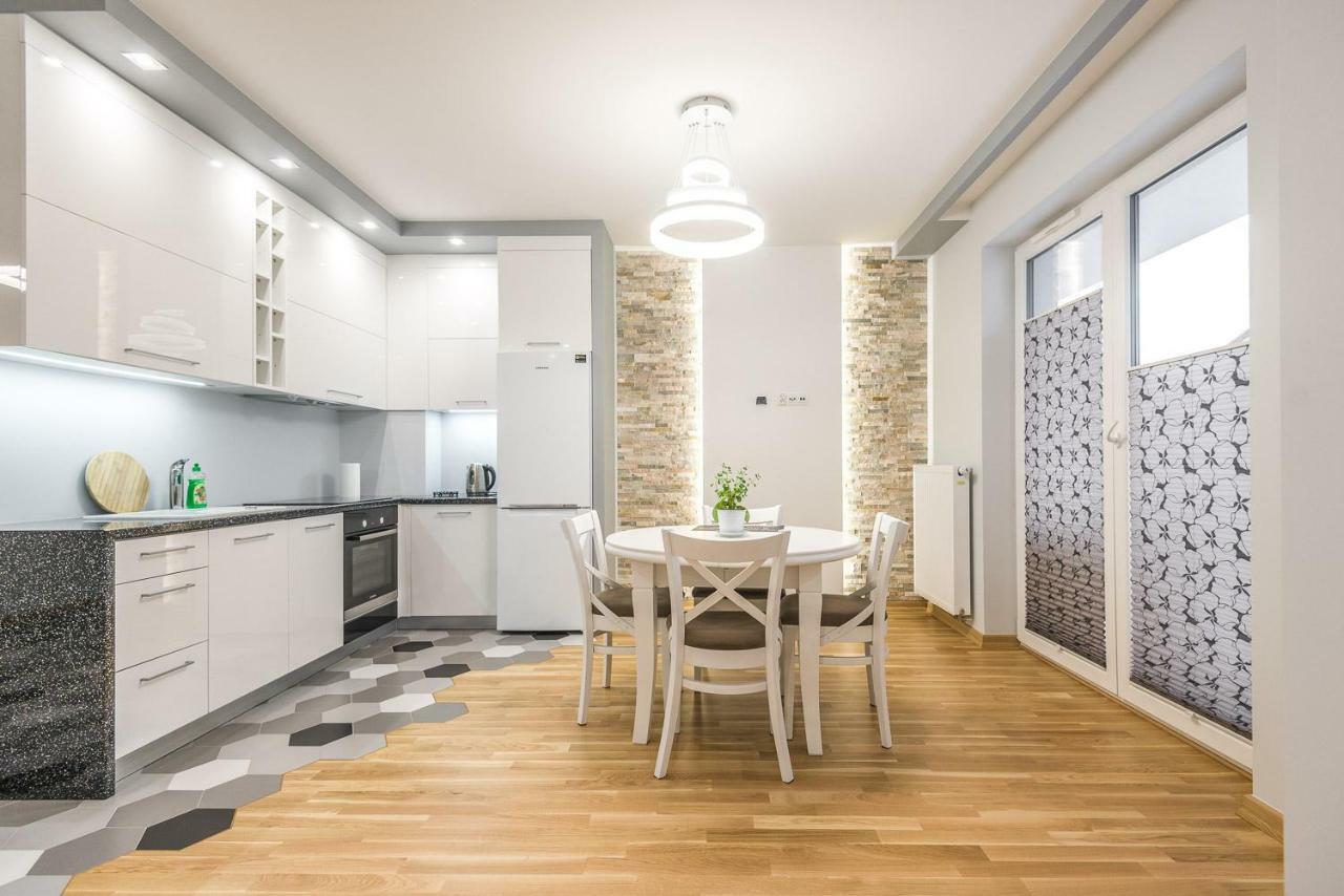 Apartament 48M W Centrum Grojca Grojec  Exterior photo